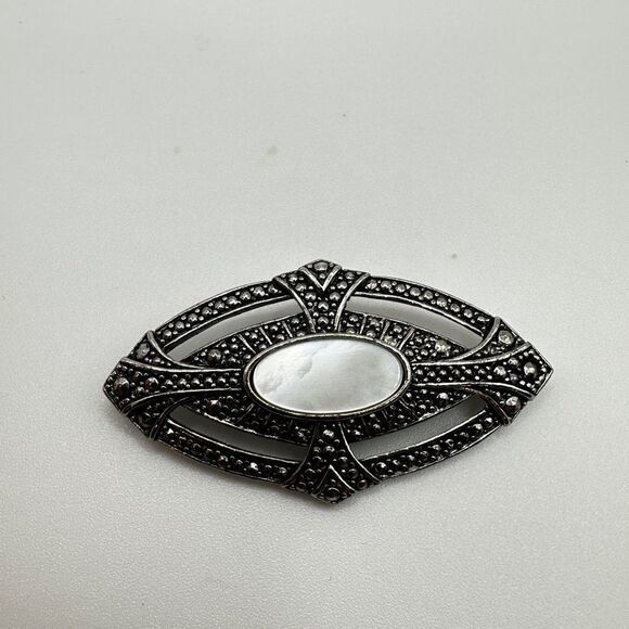 Avon Victorian Elegance Brooch Pin, 1987, Mother of Pearl Faux Marcasite Revival - Picture 3 of 7